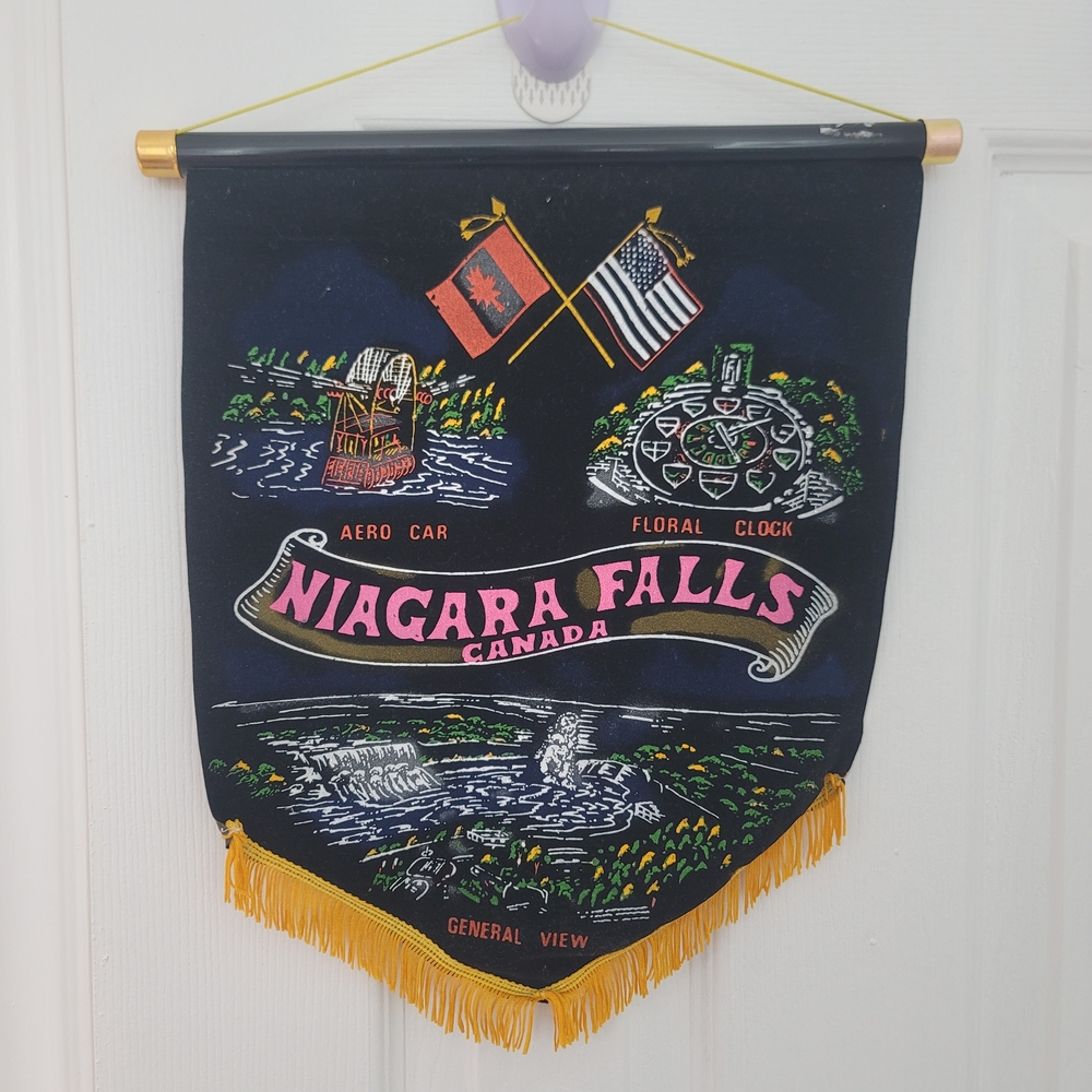 1970s Niagara Falls Canada Souvenir Banner Flag with Tassels
